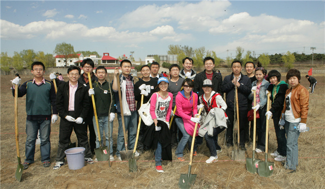 中国信保举办春季植树活动（2010）
