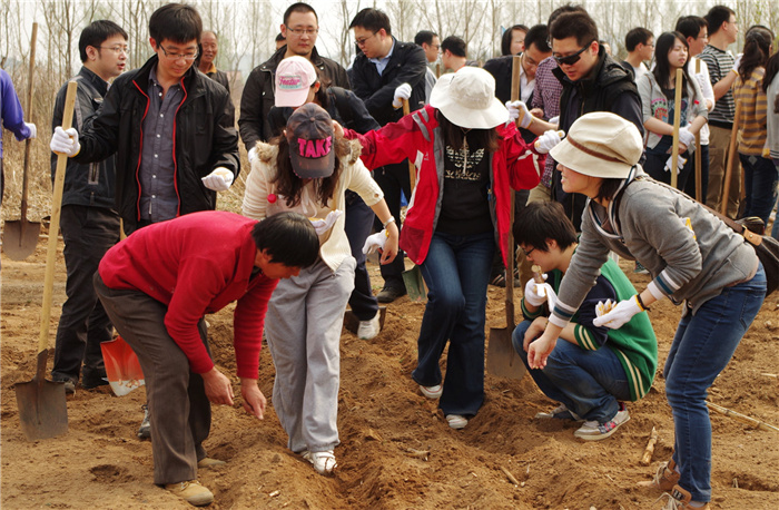 中国信保举办春耕活动（2013）