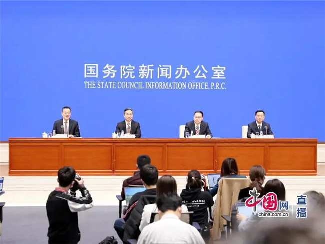 国务院政策例行吹风会：中国信保全年承保规模突破8000亿美元，对外贸企业稳定信心、稳定预期发挥巨大作用 