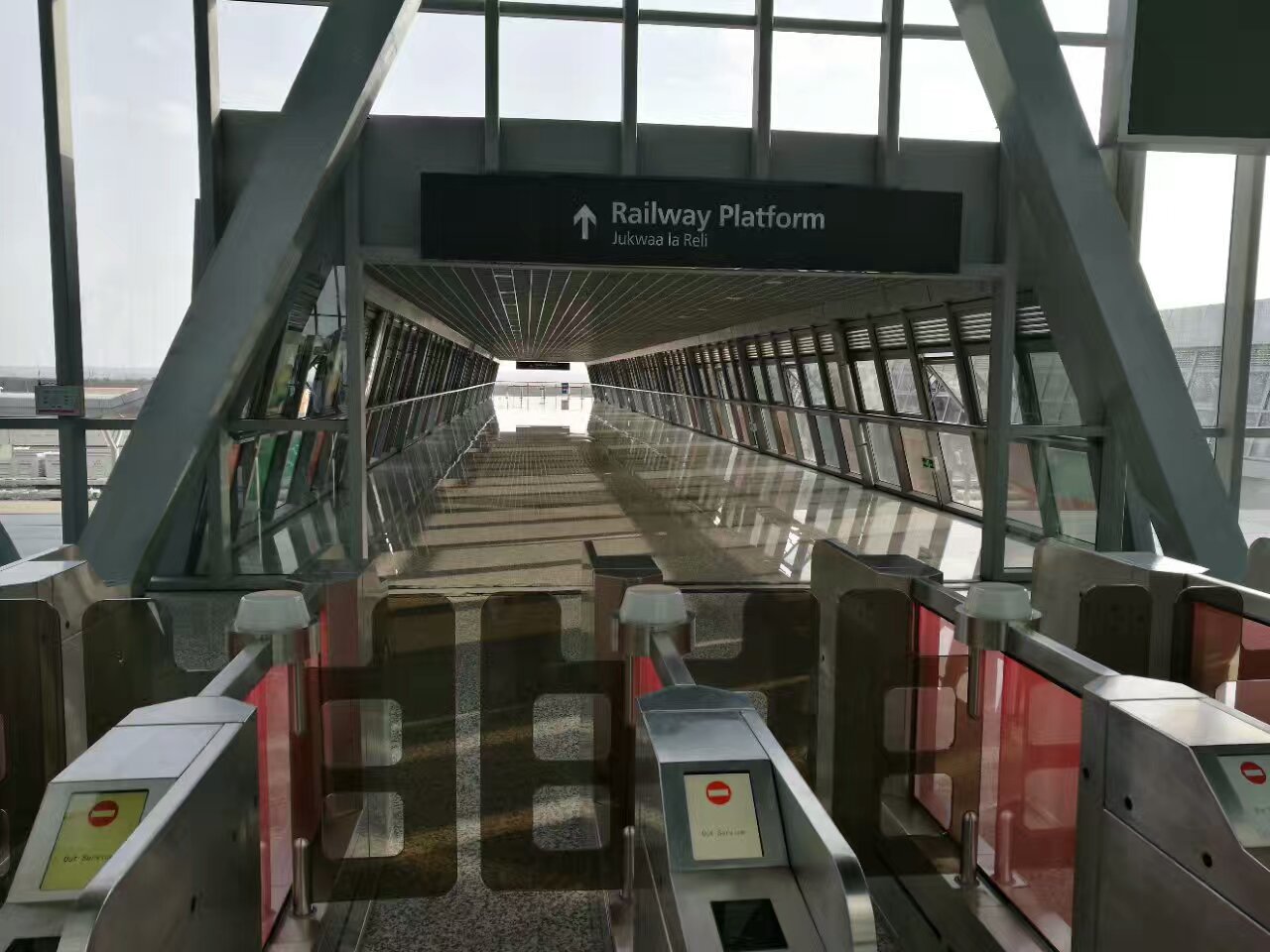 中国信保代表出席蒙内铁路通车仪式