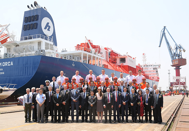 中国信保承保的全球最大乙烯运输船顺利交船