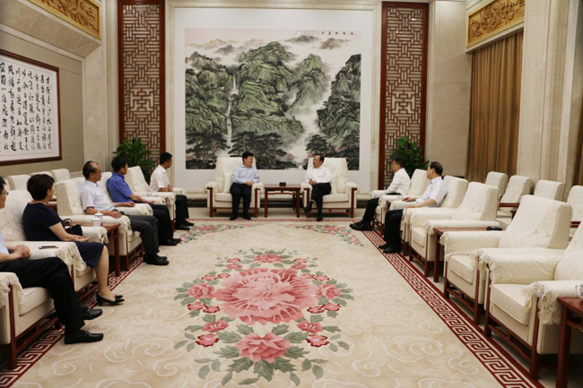 王廷科总经理出席湖北省扩大出口信用保险保单融资推进会暨中国信保湖北分公司成立仪式