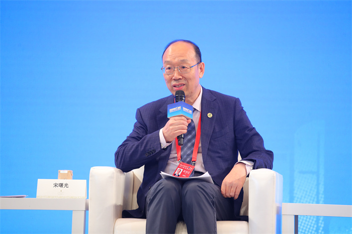 中国信保董事长宋曙光出席陆家嘴论坛并发表主题演讲